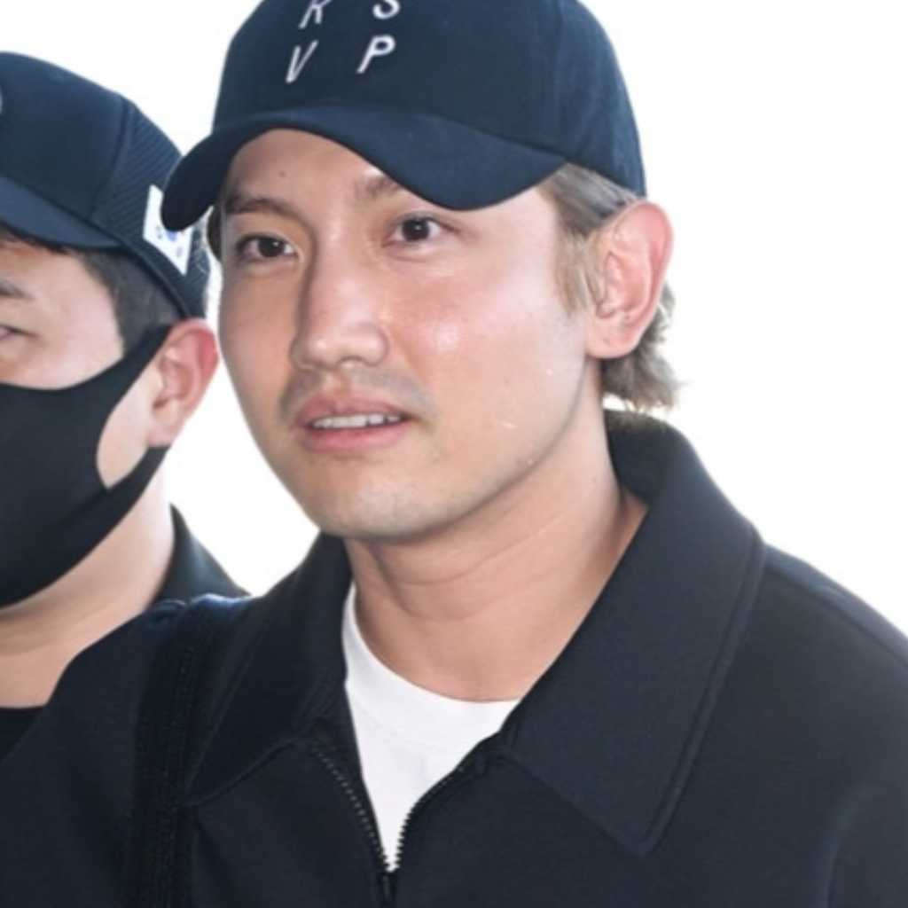 【PHOTO】東方神起 チャンミン、スケジュールのため日本へ！笑顔で挨拶（動画あり）