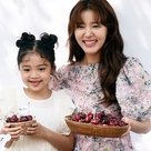 【PHOTO】チョン・シア、娘ソウちゃんと「チェリーデー」のフォトイベントに出席…可愛らしい親子