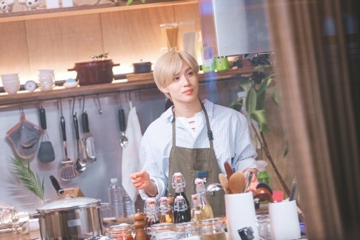 SHINee テミン、エプロン姿で新米クッキング…彼のソウルフードとは?「みんなのキッチン」明日放送 - Kstyle