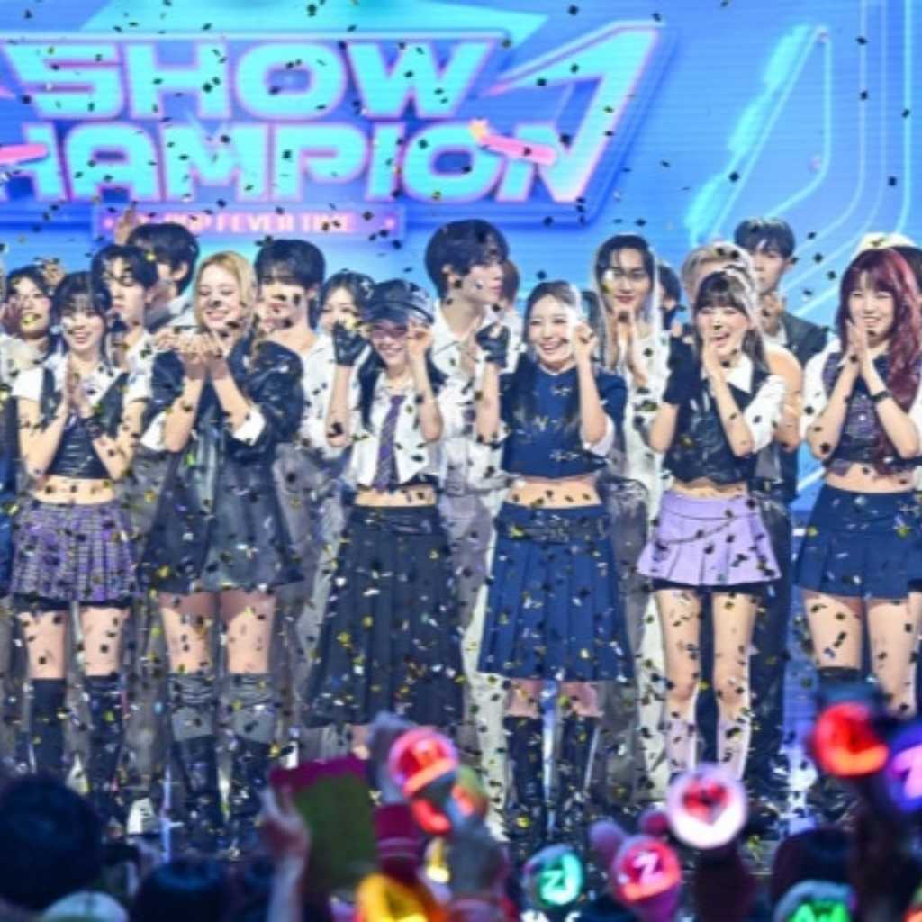 【PHOTO】NiziU、10/7放送の「SHOW CHAMPION」で1位を獲得
