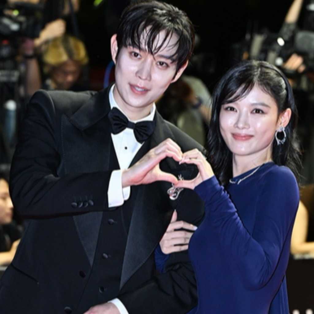 【PHOTO】キム・ユジョン＆キム・ヨンデ「釜山国際映画祭」開幕式のレッドカーペットに登場（動画あり）