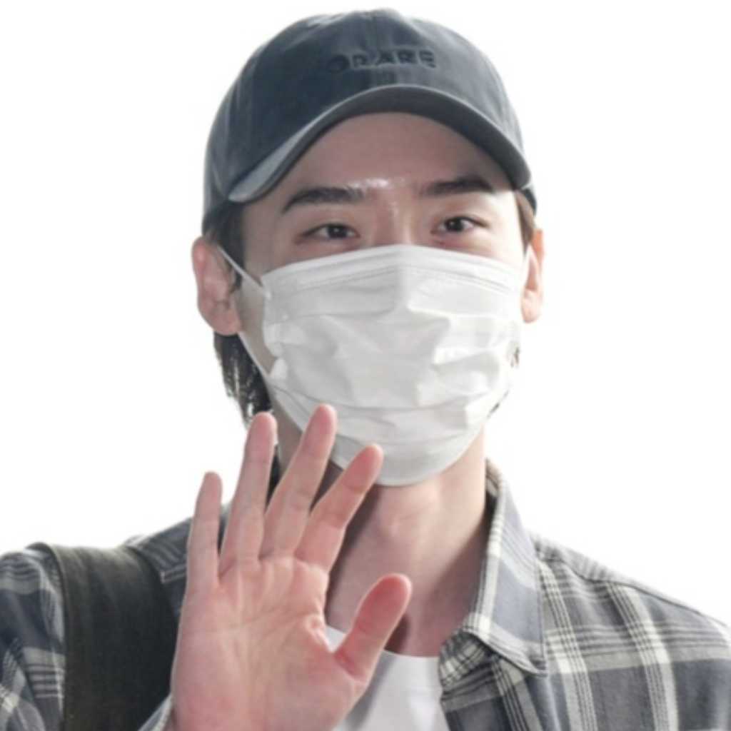 【PHOTO】イ・ジョンソク、ファンミーティングのため日本へ出国(動画あり)