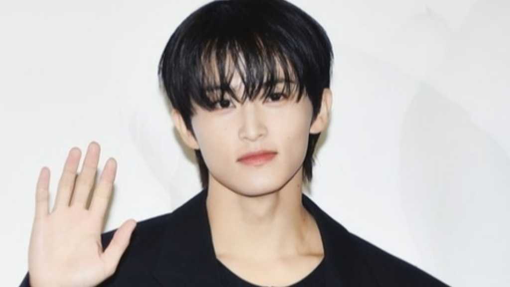 元NCT マーク、誕生日にファンと交流…近況や感謝の気持ちを明らかに「すごく会いたかった」