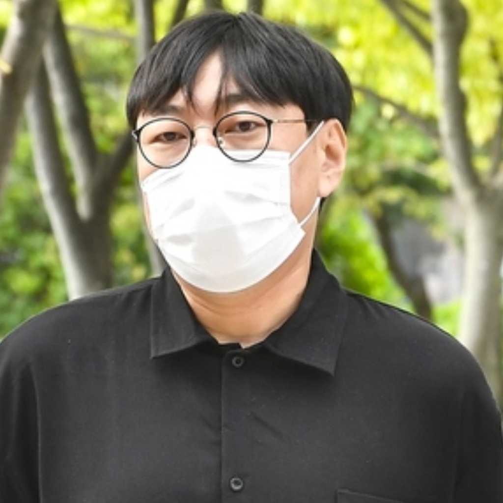 “飲酒運転・違法賭博の容疑”イ・ジンホ、松葉杖姿で裁判所に…検察が懲役2年を求刑