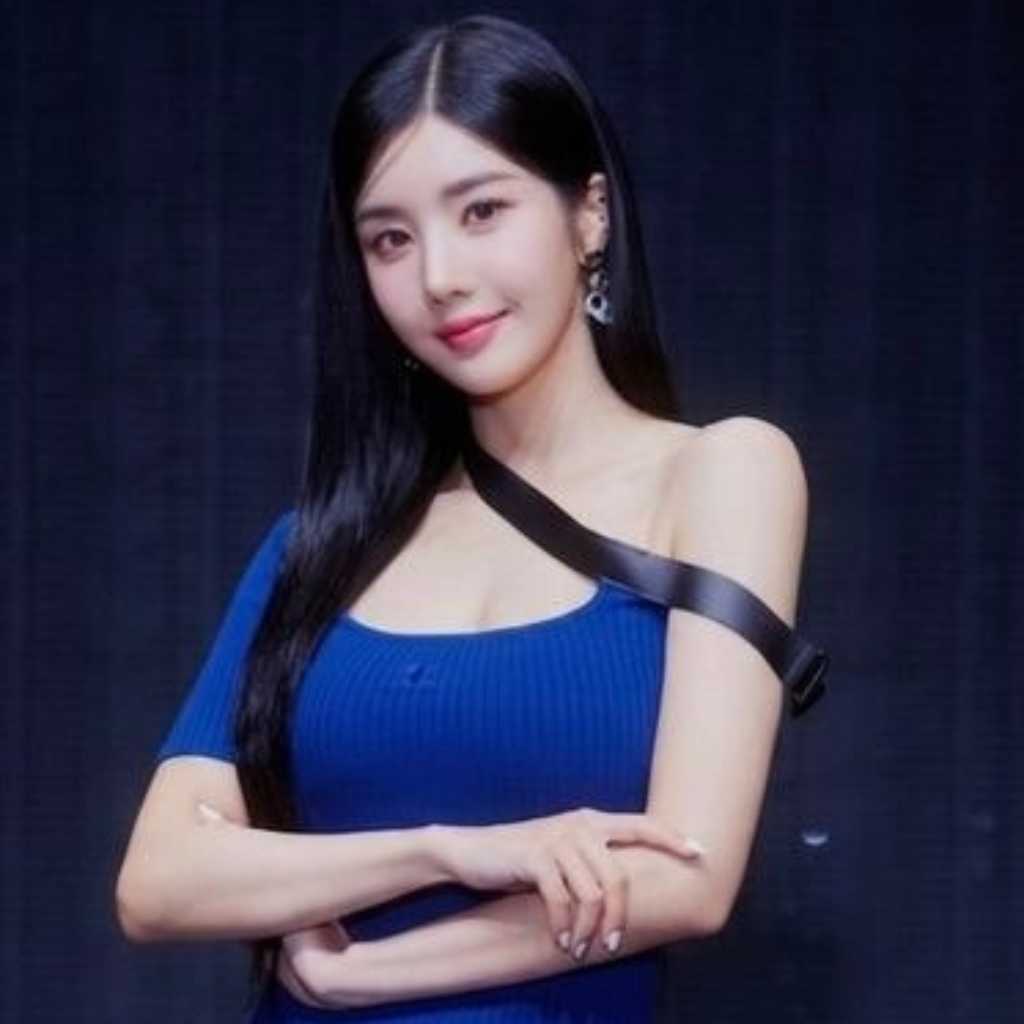 IZ*ONE出身クォン・ウンビ、Woollimとの専属契約が終了…直筆の手紙で報告「一歩ずつ前に進んでいく」