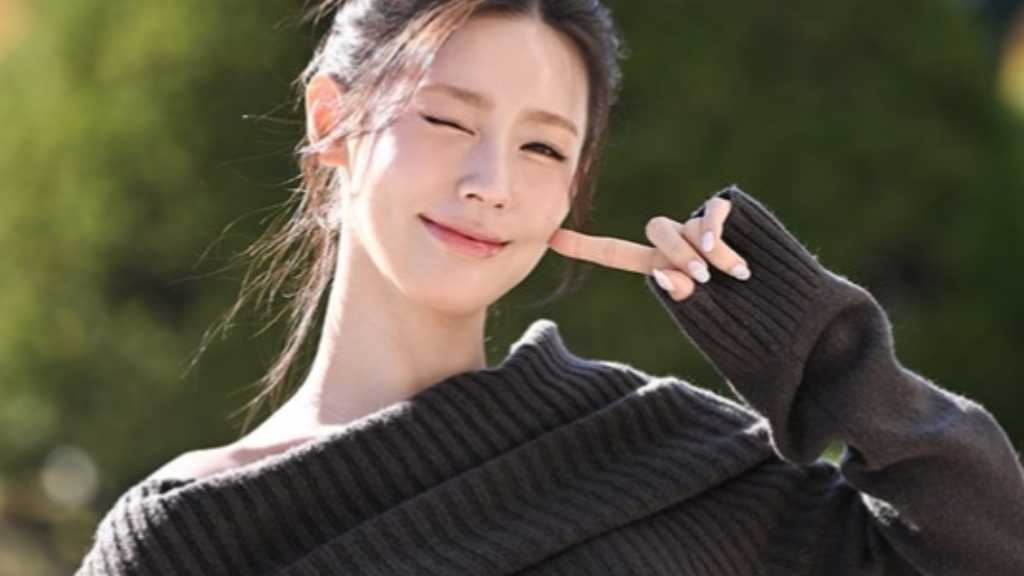 【PHOTO】i-dle ミヨン、ラジオ出演のため放送局へ…溢れる透明感