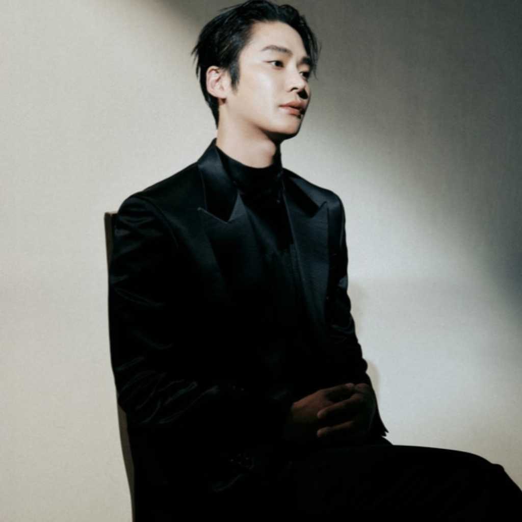 ロウン、入隊を間近に控えた心境明かす「延期になって恥ずかしかった…30代はもっとセクシーに」