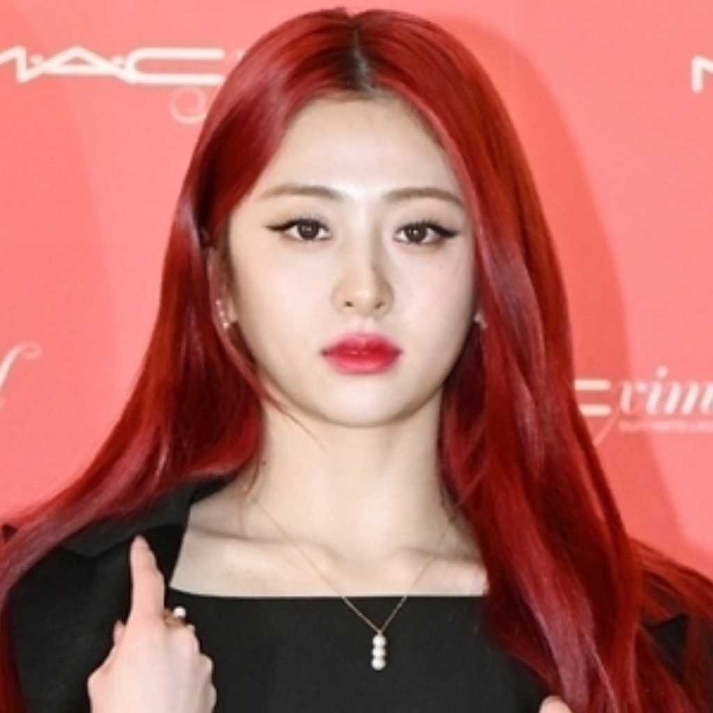 LE SSERAFIM ホ・ユンジン、ゴッホの名画の前で涙！？キム・チェウォンとオランダの美術館を訪問