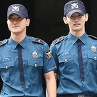 【PHOTO】東方神起 チャンミン&SUPER JUNIOR シウォン、本日(18日)除隊…笑顔で挨拶(動画あり)