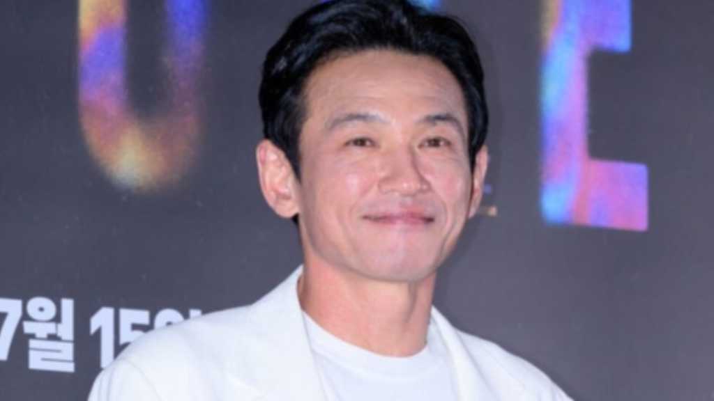 ファン・ジョンミン、ストーカー容疑で罰金刑を言い渡された40代女性を追加告訴