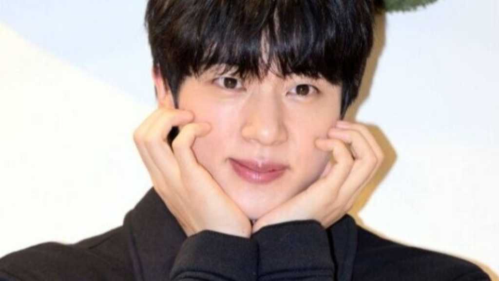 BTS ジン、すっぴん姿にメンバーもファンもびっくり！？「吹き出物は人生で3回くらい」