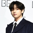 BTS（防弾少年団）のV、誠実納税者として表彰…父親が代理で賞状を受け取る