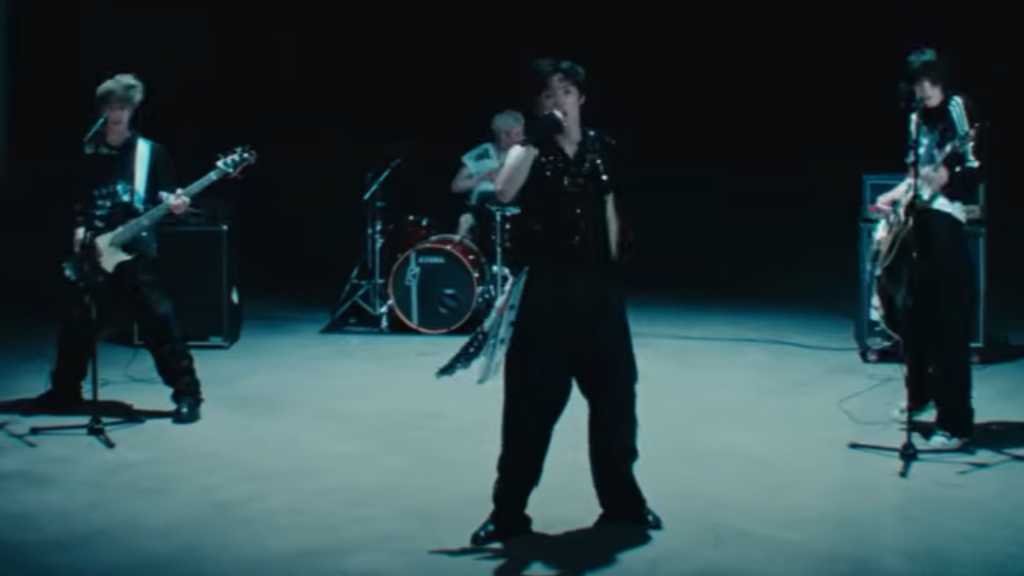 FNCの新人バンドAxMxP、タイトル曲「I Did It」MV公開…パワー溢れる歌声&演奏で堂々デビュー