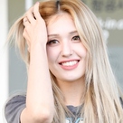 【PHOTO】I․O․I出身チョン・ソミ、海外スケジュールのためタイへ出国…クールなミニスカート姿（動画あり）