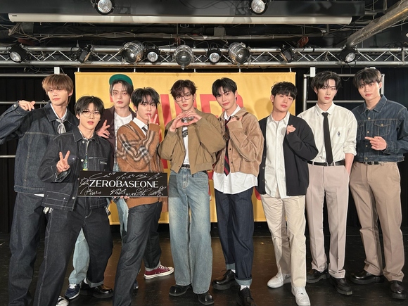ZEROBASEONE、渋谷に降臨！日本1st EP「PREZENT」発売記念にタワレコ