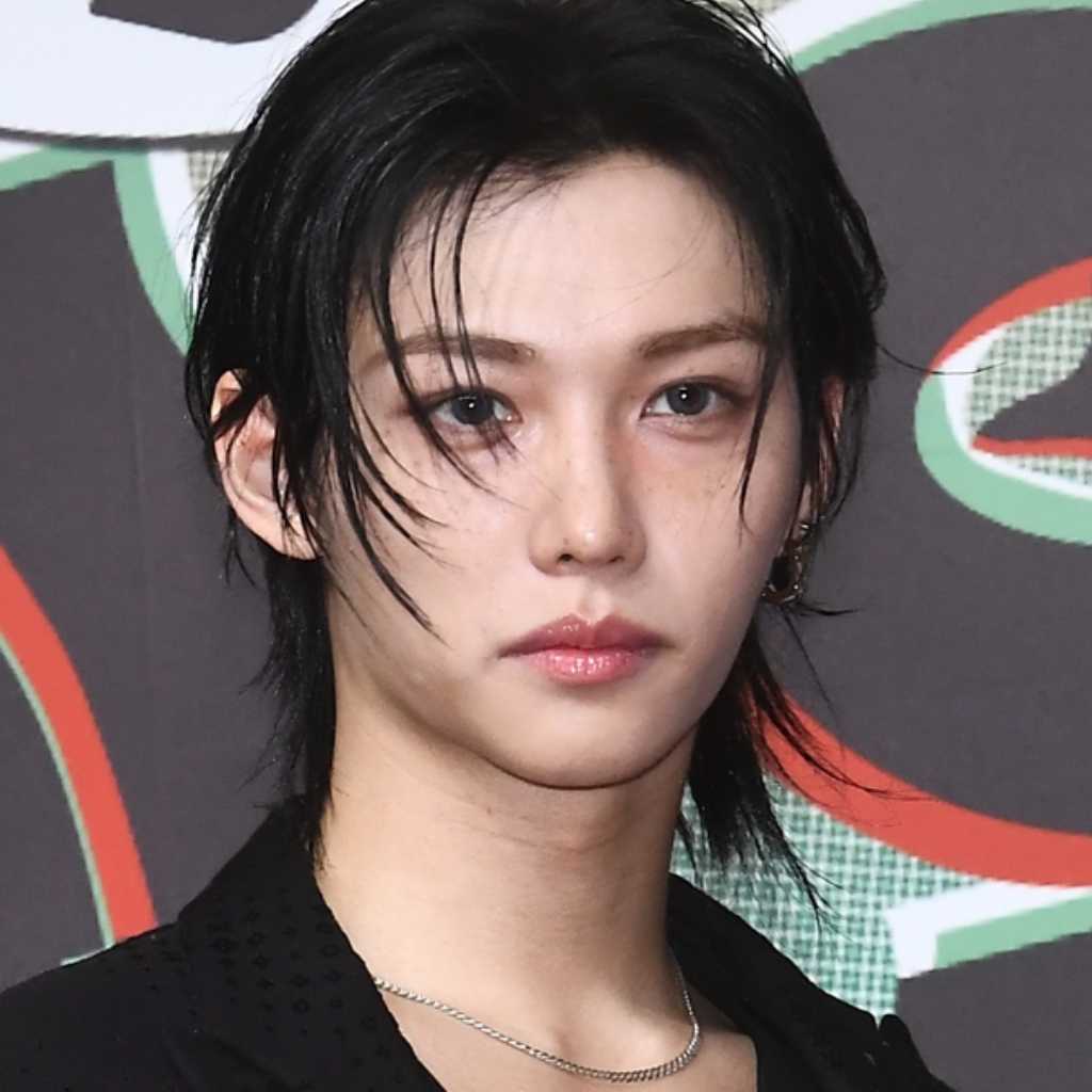 Stray Kids フィリックス、交通事故で骨折…JYPがコメント「本日のファンミ不参加」