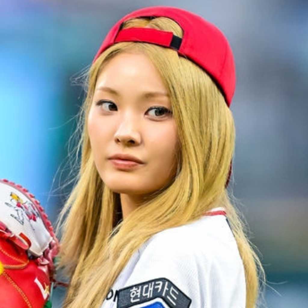 【PHOTO】LIGHTSUM サンア、始球式に登場…美しい投球フォーム