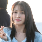 【PHOTO】KARA「2022 MAMA AWARDS」のため日本へ出国…指ハートで挨拶