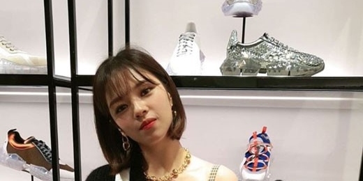 TWICE ジョンヨン、ブランドのイベントで記念撮影…優れたビジュアルを