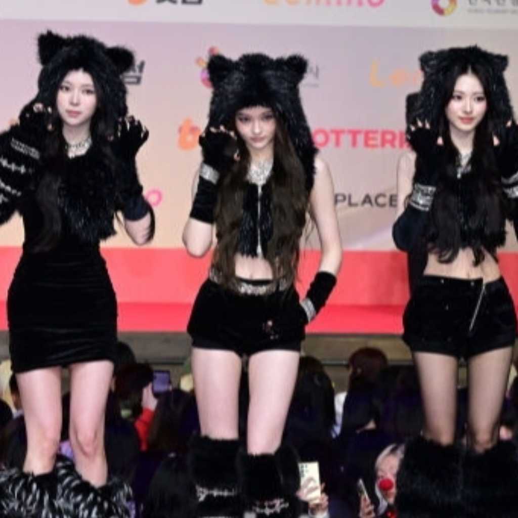 【PHOTO】MEOVV「2025 SBS歌謡大典」レッドカーペットに登場