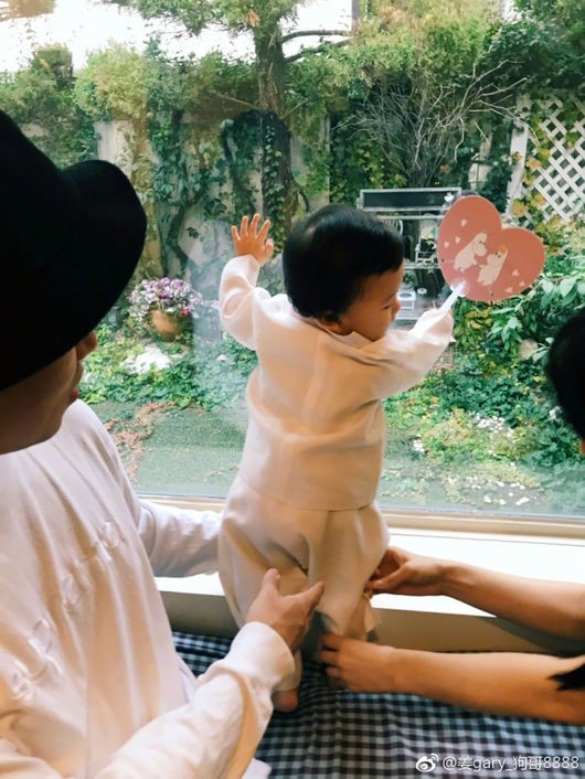 Leessang ケリ 可愛い息子を公開 溺愛ぶりが話題に 本当にかっこいい Kstyle