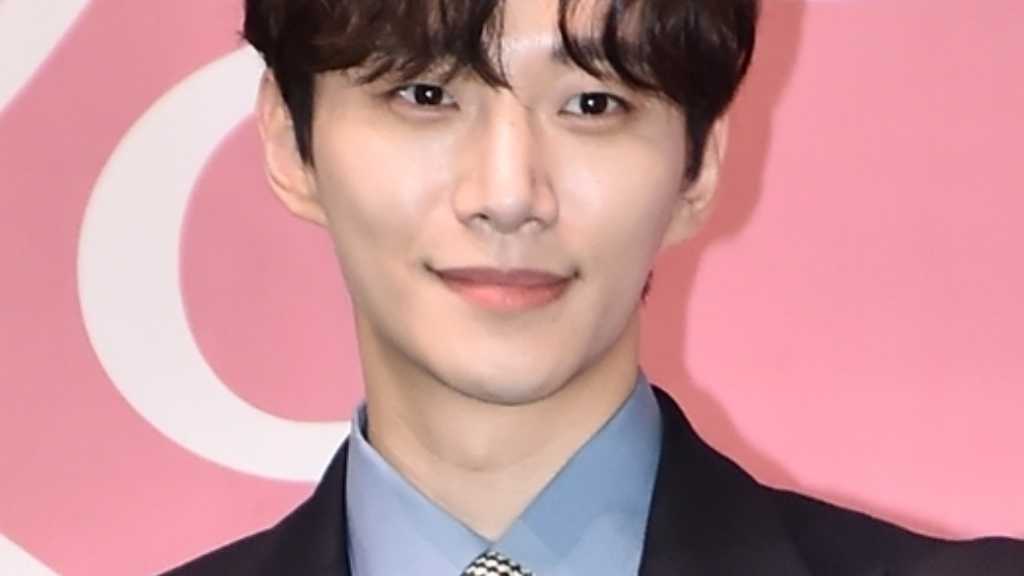 2PM ジュノ、脊椎骨折もコンサート強行？過去の大怪我を振り返る「全身腫れた状態でステージに」