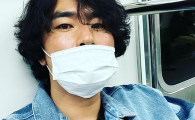 イ・シオン、妻ソ・ジスンと地下鉄に乗っておでかけ？ラフな魅力をアピール