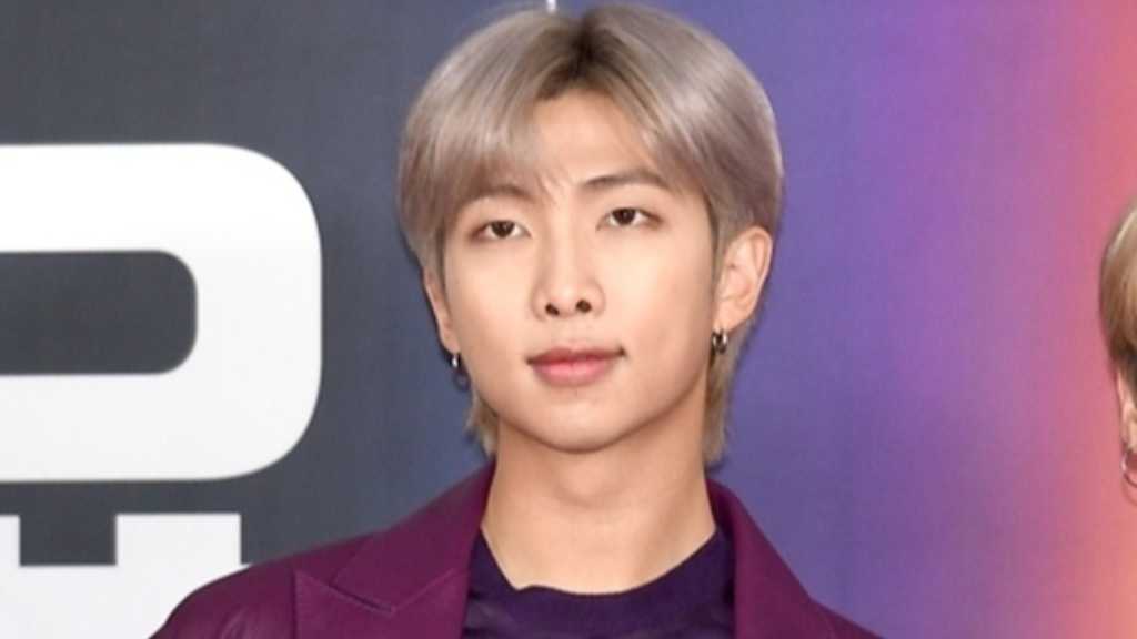 BTSのRM、ホテル前に滞在する一部ファンに自粛を呼びかけ「他の方にも迷惑をかけている」