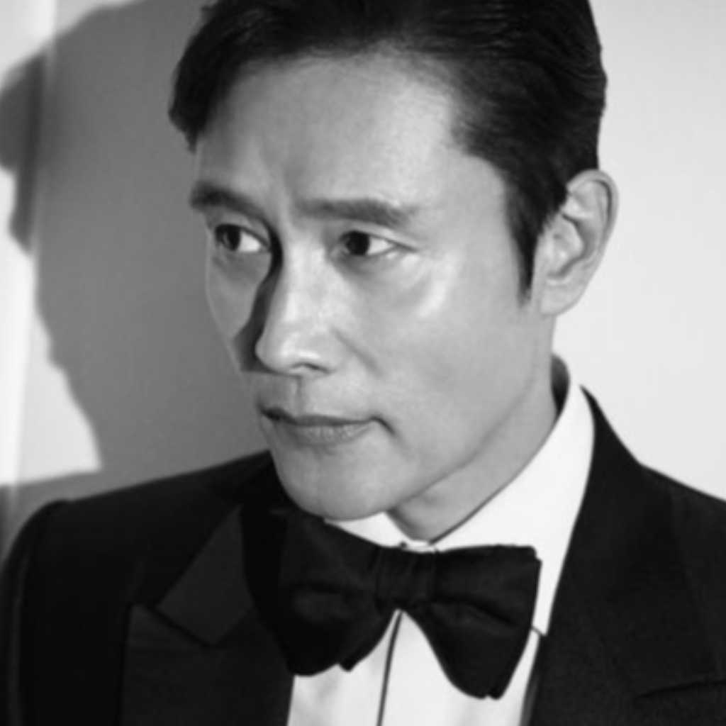 イ・ビョンホン、端正かつ洗練されたマナー…ベネチア国際映画祭で撮影したグラビア公開