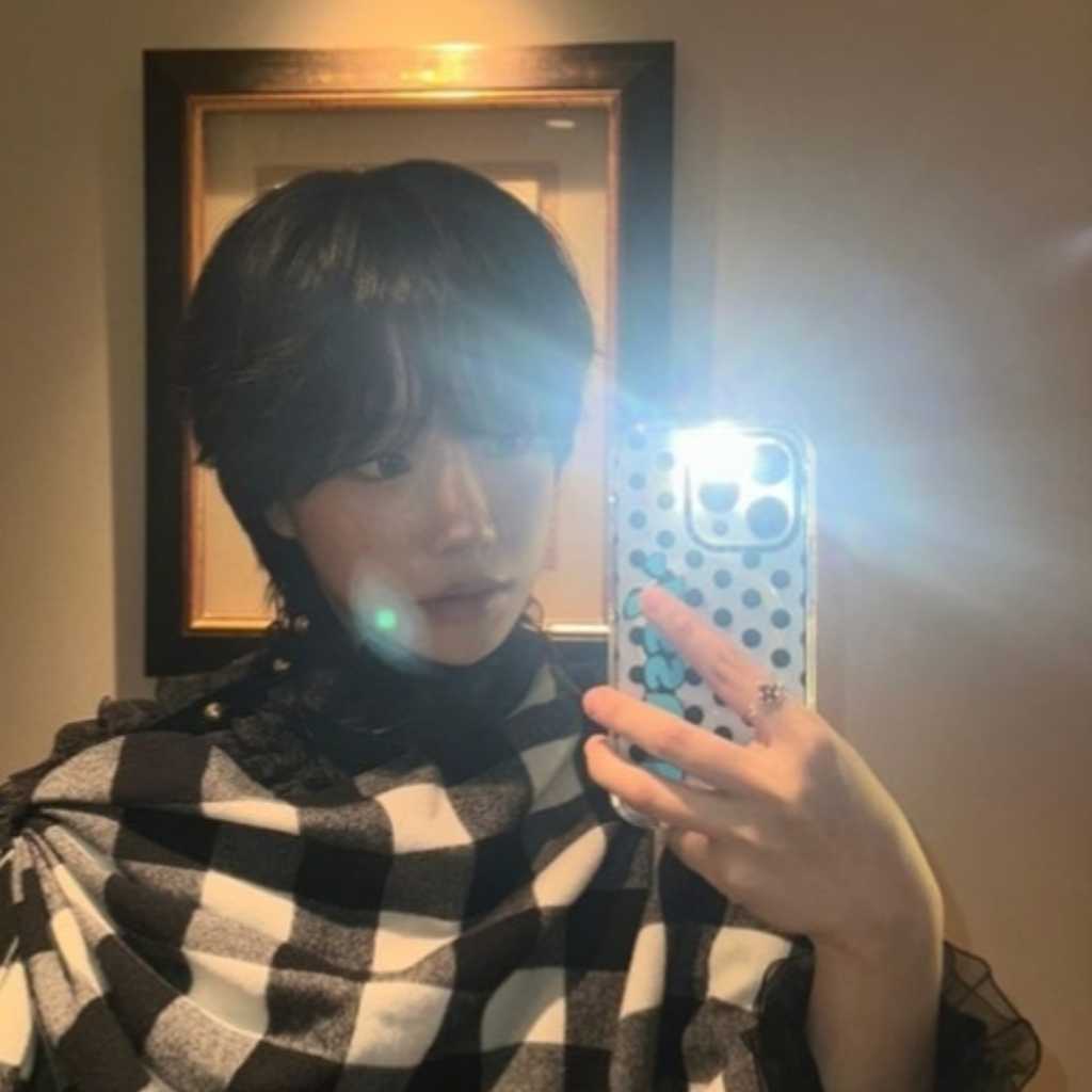 IZ*ONE出身チョ・ユリ、大胆なショートヘアに変身!愛らしい魅力の近況ショットが話題