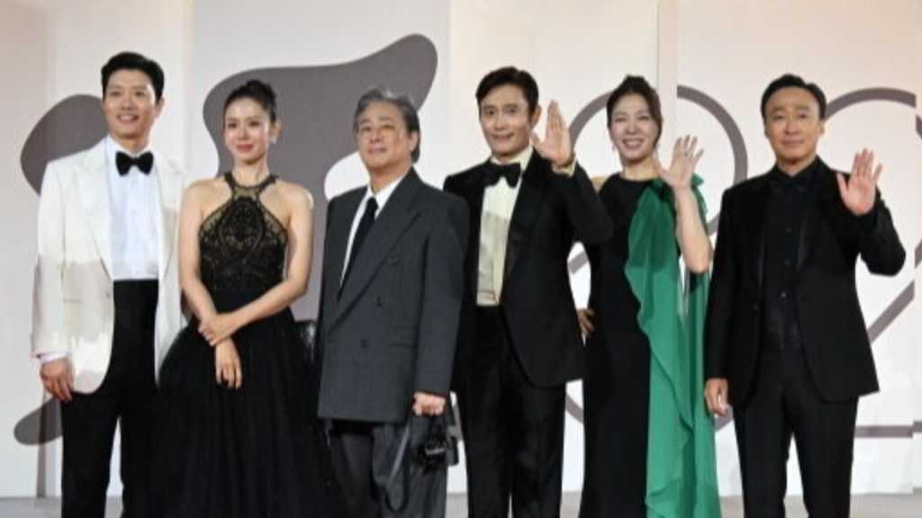 イ・ビョンホン＆ソン・イェジン＆パク・チャヌク監督ら、映画「仕方ない」ベネチア国際映画祭に出席