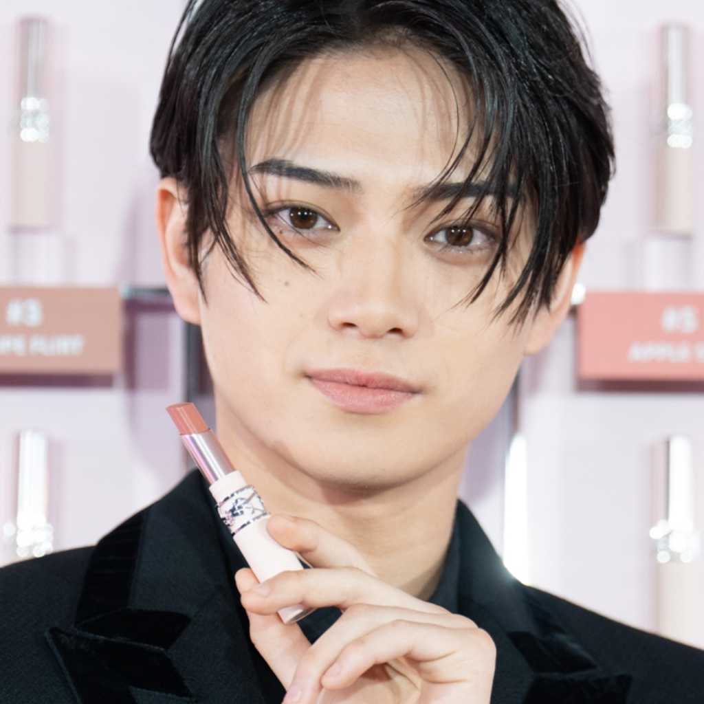 【PHOTO】岩瀬洋志、フォトコールで見せた大人の魅力…エレガントな佇まいでYSLイベントに登場