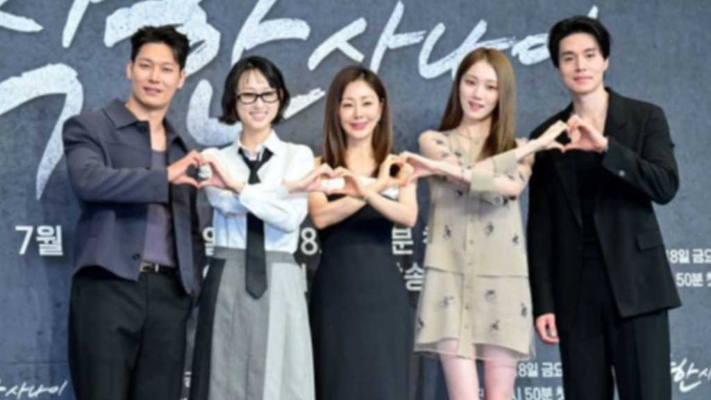 【PHOTO】イ・ドンウク＆イ・ソンギョンら、新ドラマ「優しい男の物語」制作発表会に出席