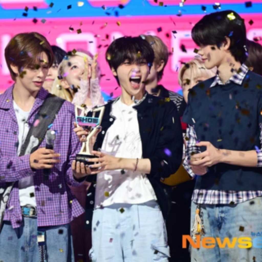 【PHOTO】CRAVITY、7/2放送の「SHOW CHAMPION」で1位を獲得！