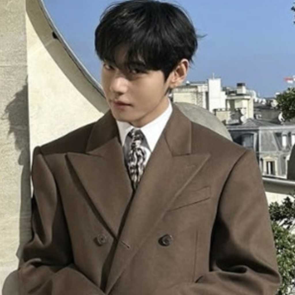 BTSのV、パリの公園を散歩＆クロワッサンを食べる姿も…飾らない近況ショットを公開