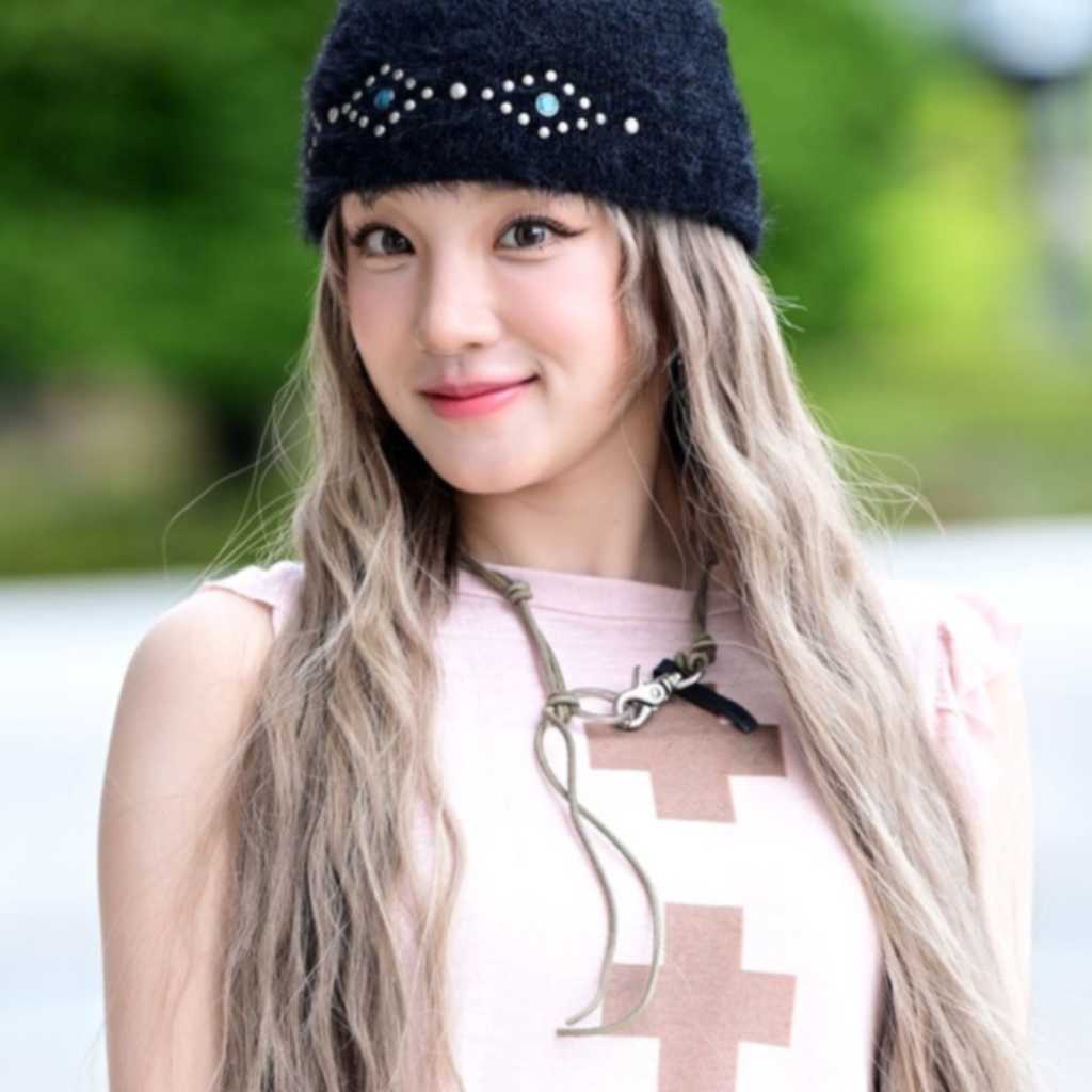 【PHOTO】i-dle ウギ、ラジオ出演のため放送局へ…キュートな表情