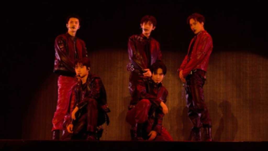 EXO、6年4ヶ月ぶりのツアーが開幕…涙でファンに感謝「一生皆さんと歩んでいきたい」
