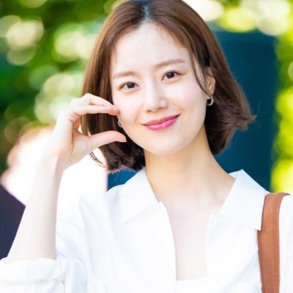 【PHOTO】ムン・チェウォン、ラジオ出演のため放送局へ…秋の香り漂う女神