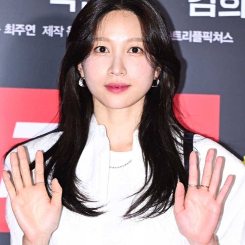 “結婚延期”EXID ハニ、近況が話題に…メンバーと祝歌を歌い涙ぐむ姿も