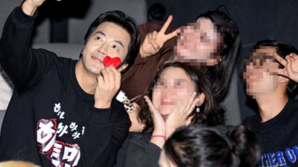 【PHOTO】クォン・サンウ＆ムン・チェウォン＆Block BのP.O、映画「ハートマン」舞台挨拶に出席