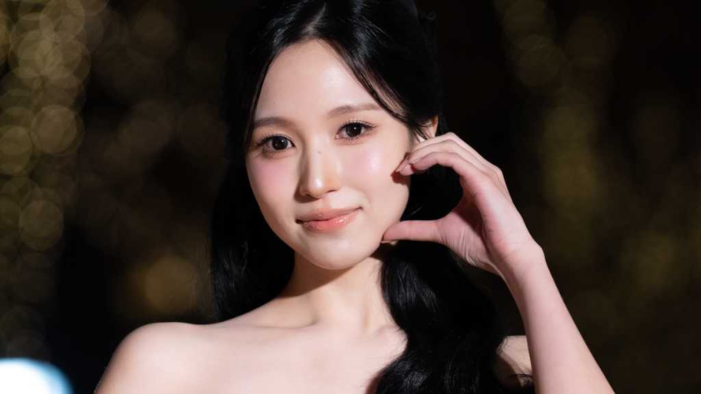 【PHOTO】TWICE ミナ、表参道に降臨！美しいデコルテ際立つミニドレスでイルミネーション点灯式に登場