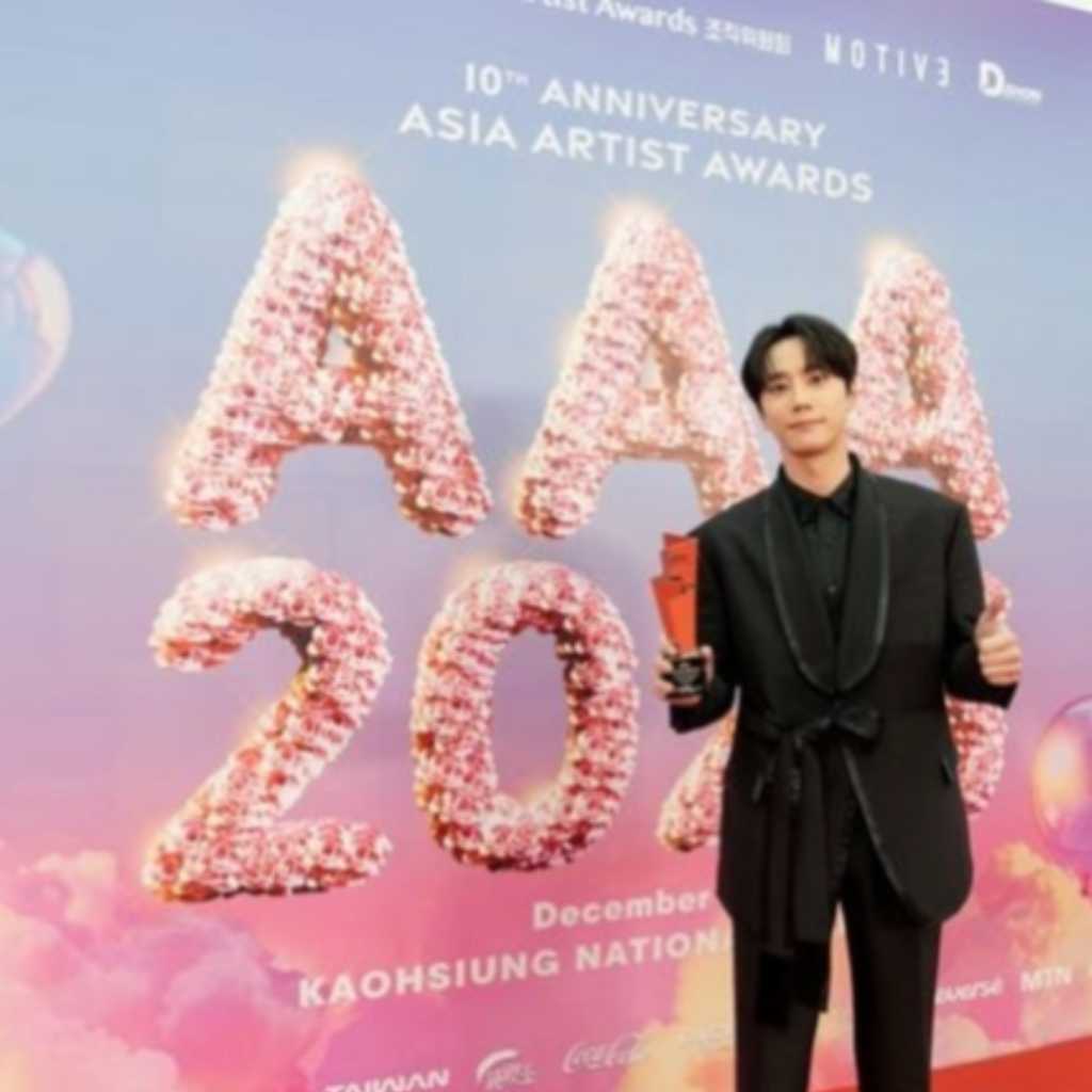 イ・ジュニョン「2025 AAA」でベストアクター賞を受賞…ステージも披露