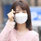 【PHOTO】パク・ハソン、ラジオ番組の収録に参加…ラブリーなピンクコーデ（動画あり）