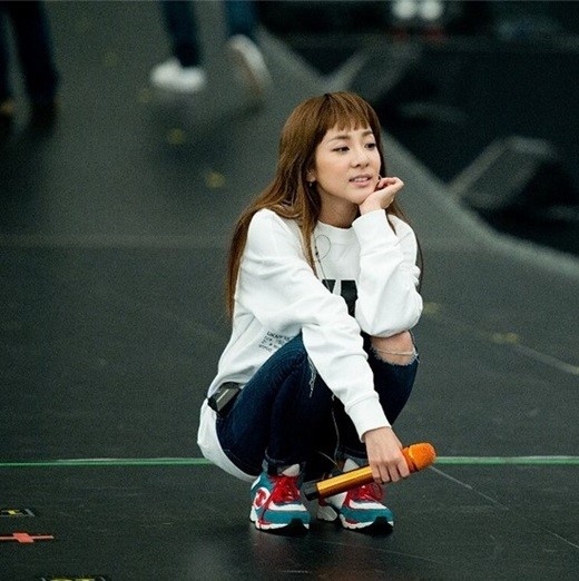 2ne1のdara キュートな書き込みと共に写真を公開 前髪がおかしいね Kstyle