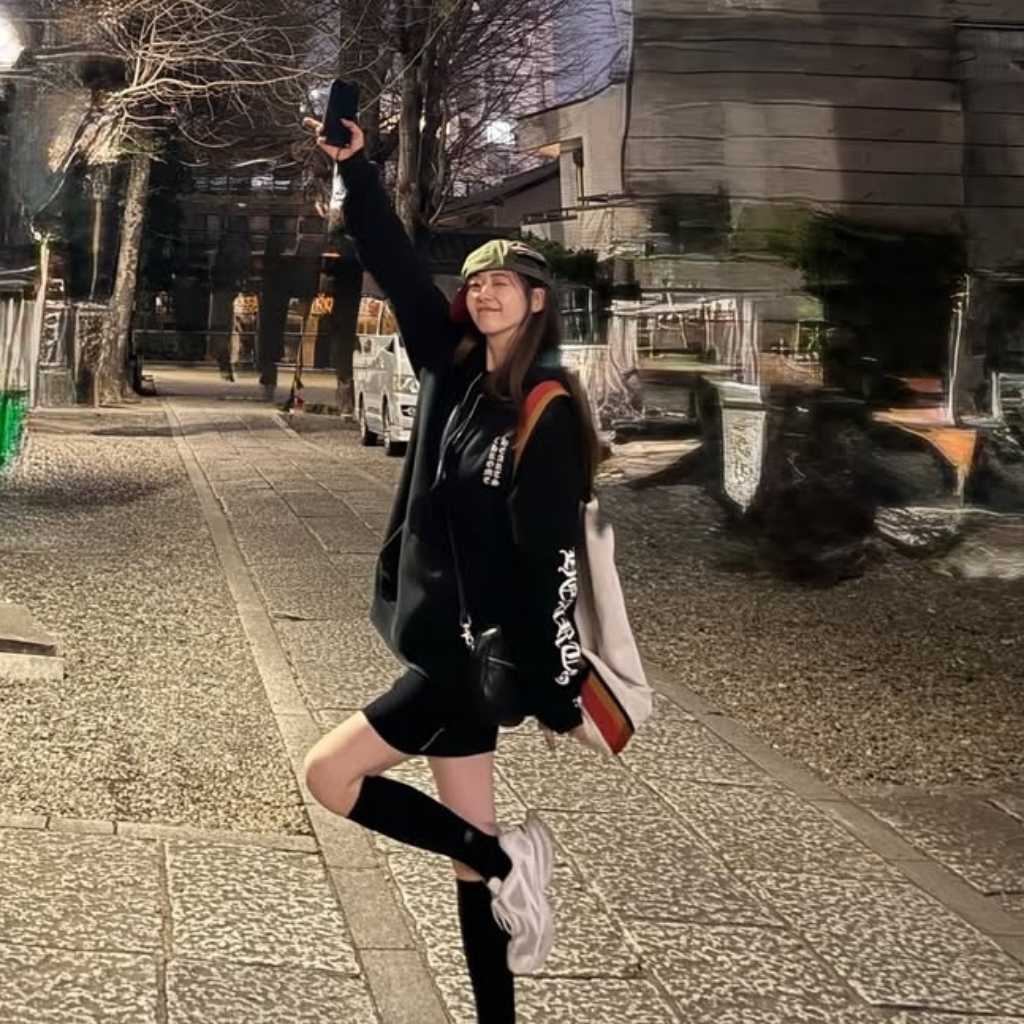 Ara、日本旅行の記念ショットを続々公開!抜群のプロポーションに視線釘付け