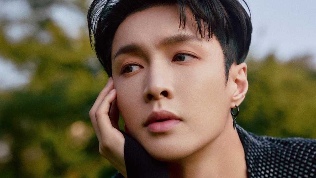 EXO レイ、突然のファンミーティング欠席を謝罪「心から申し訳なく思う」