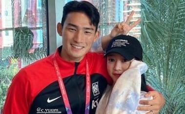 元t Ara ソヨン サッカー選手の夫を応援するためカタールへ ラブラブな密着ショット Kstyle