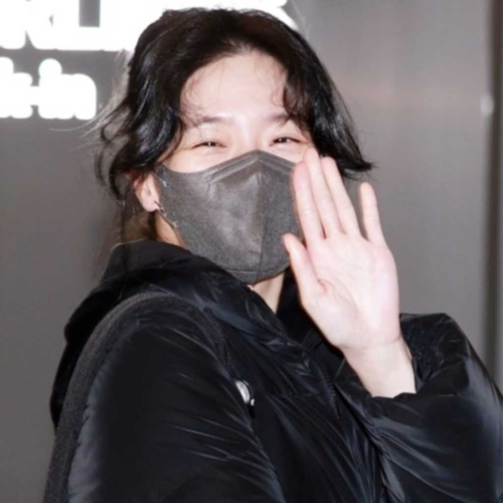 【PHOTO】パク・ギュヨン、海外スケジュールのため出国