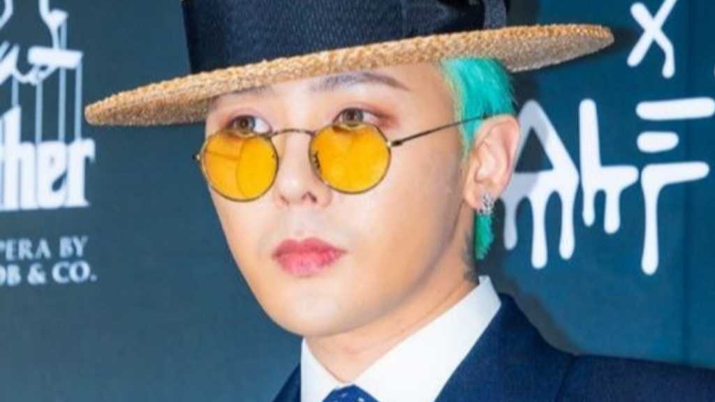 G-DRAGON、ダンサー全員に太っ腹なプレゼント！高級ジュエリーを贈る姿が話題に