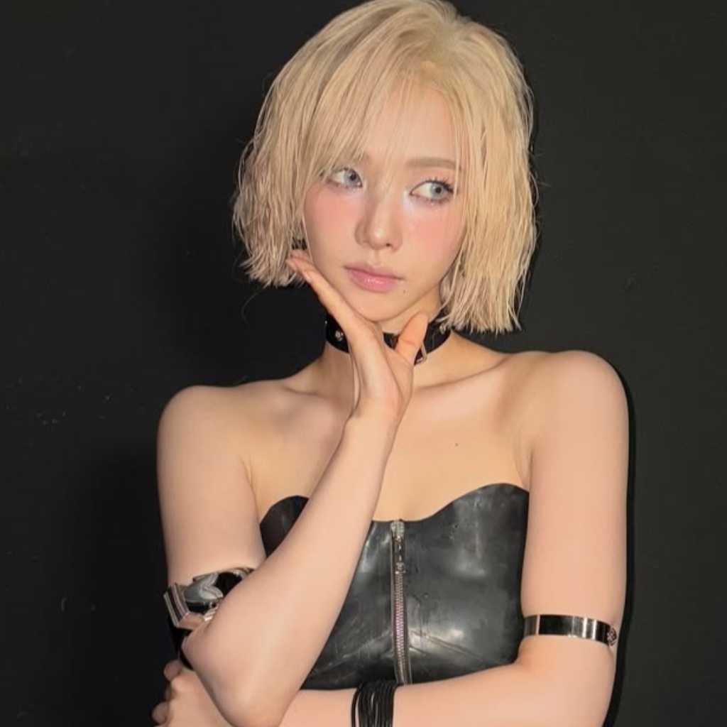aespaのKARINA、金髪&ボディースーツでファン悩殺…ビハインドカットを公開